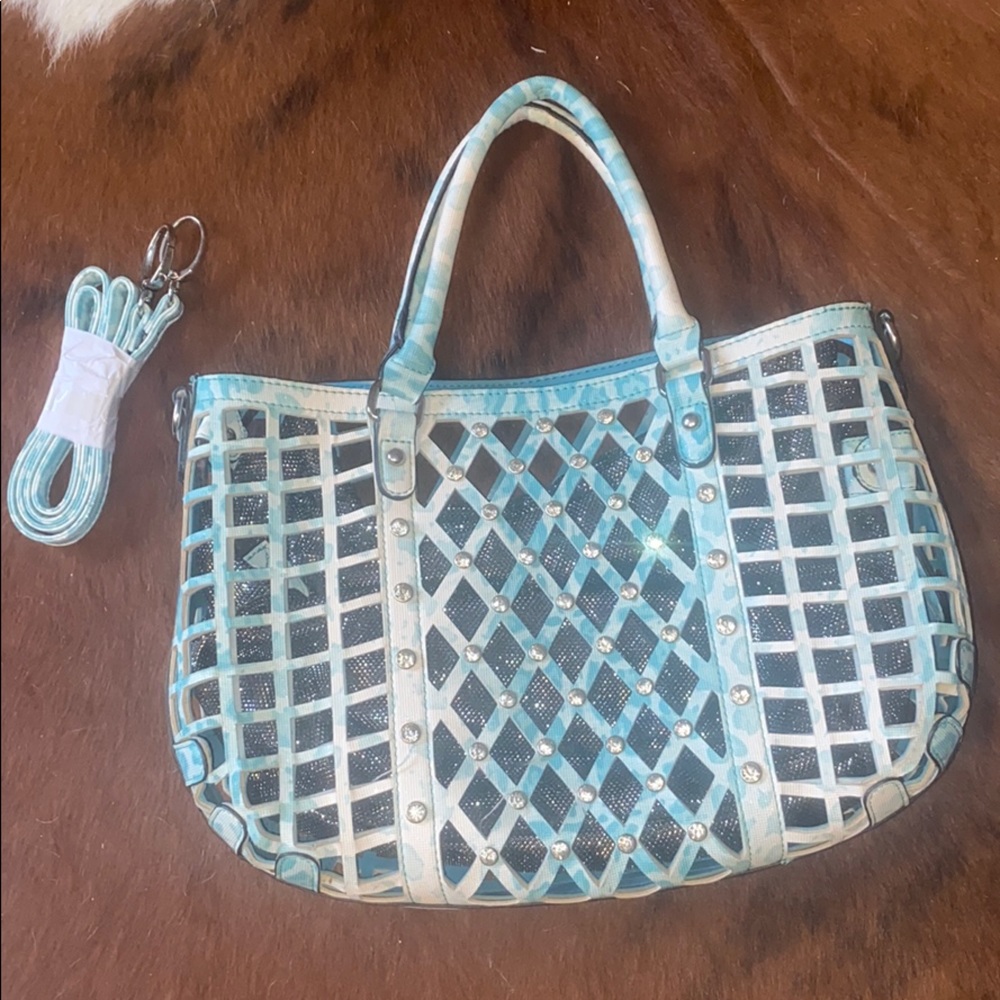 G.G... ing purse.